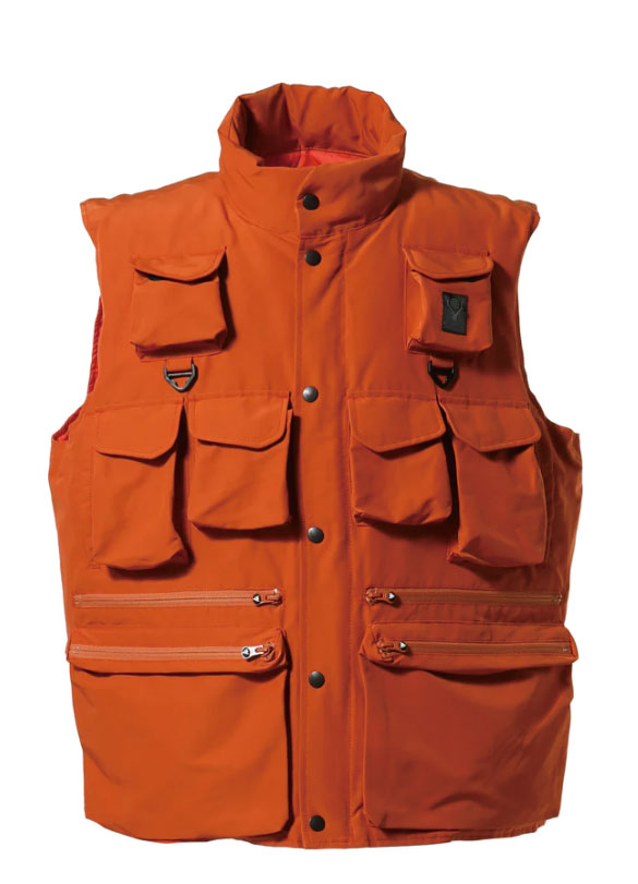 01. SOUTH2 WEST8 Multi Pocket Vest 　$1,400/a　
日本北海道品牌 South2 West8以超鮮艷鮮橙色作主調，同樣設有D環細節與多功能防水儲物口袋。